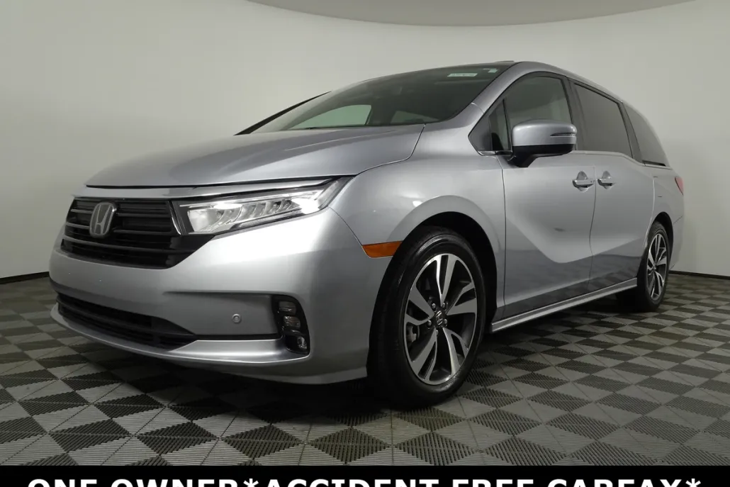 2024 Honda Odyssey Touring photo 1