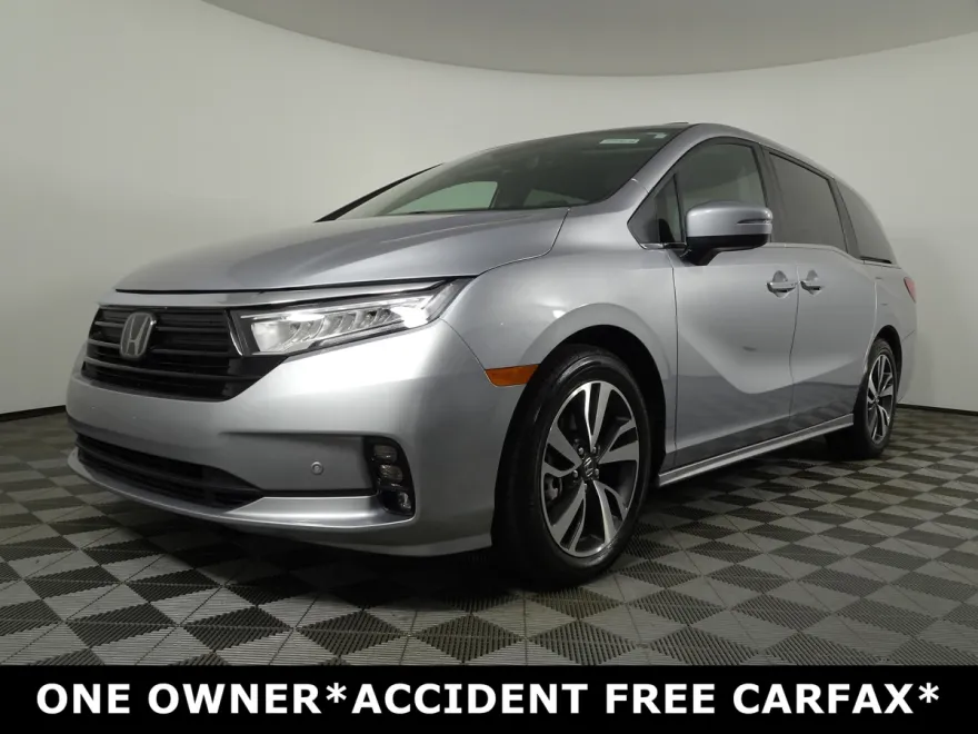2024 Honda Odyssey Touring photo 1