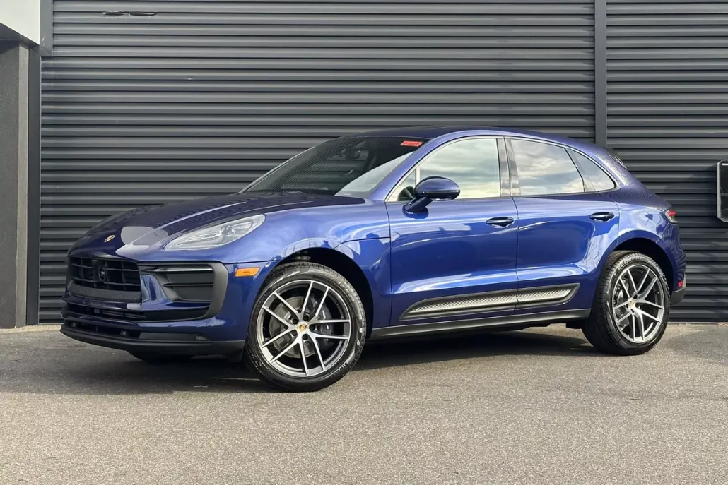 2025 Porsche Macan T photo 1