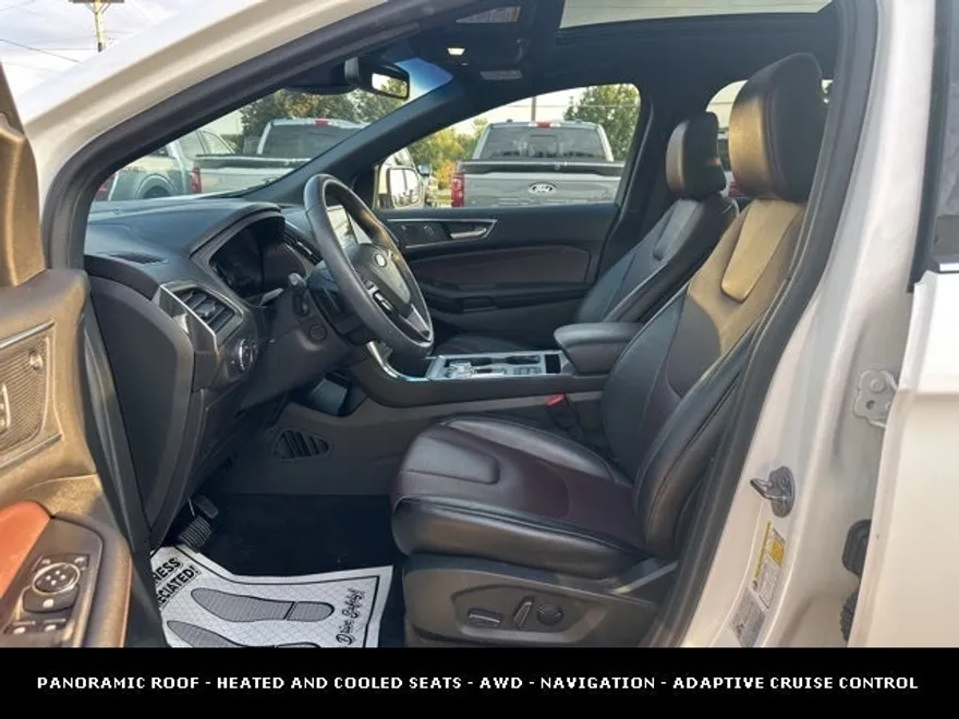 2022 Ford Edge Titanium photo 1