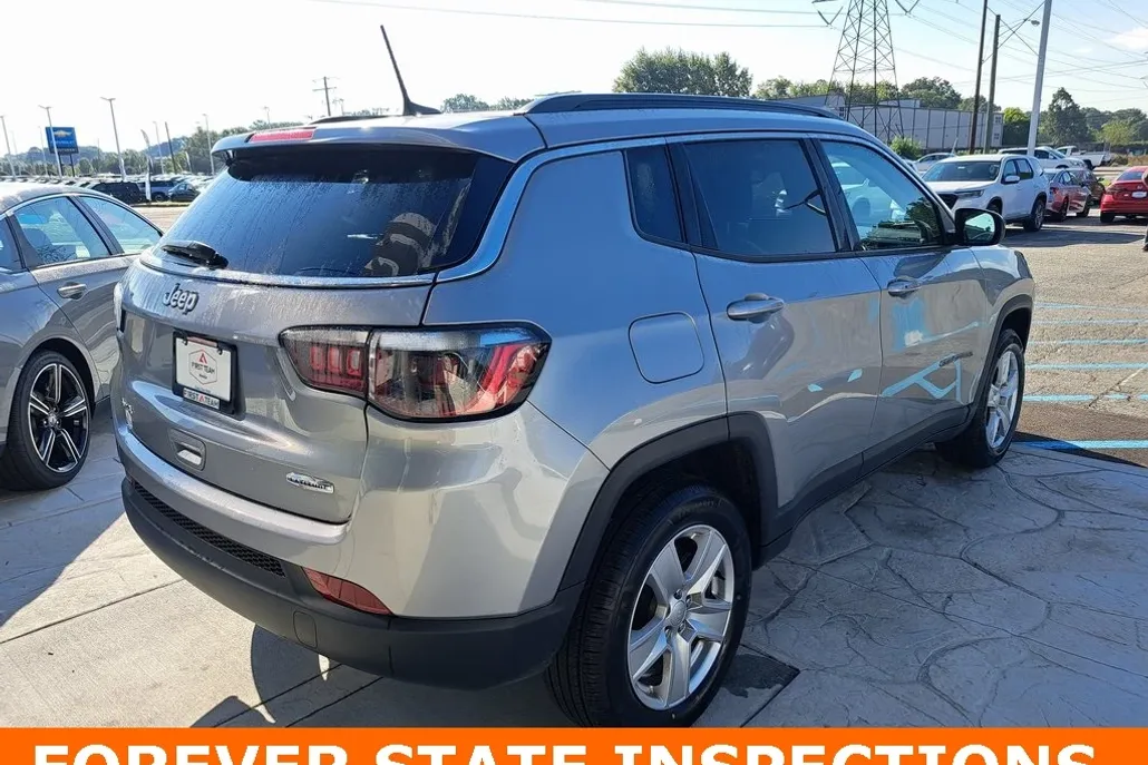 2022 Jeep Compass Latitude photo 1