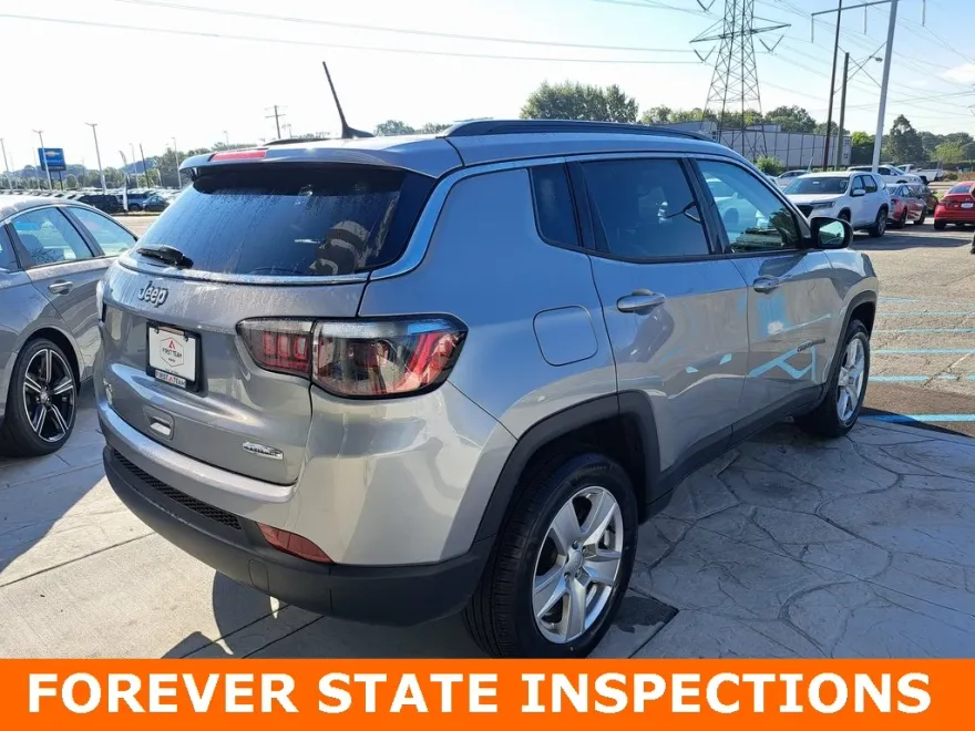 2022 Jeep Compass Latitude photo 1