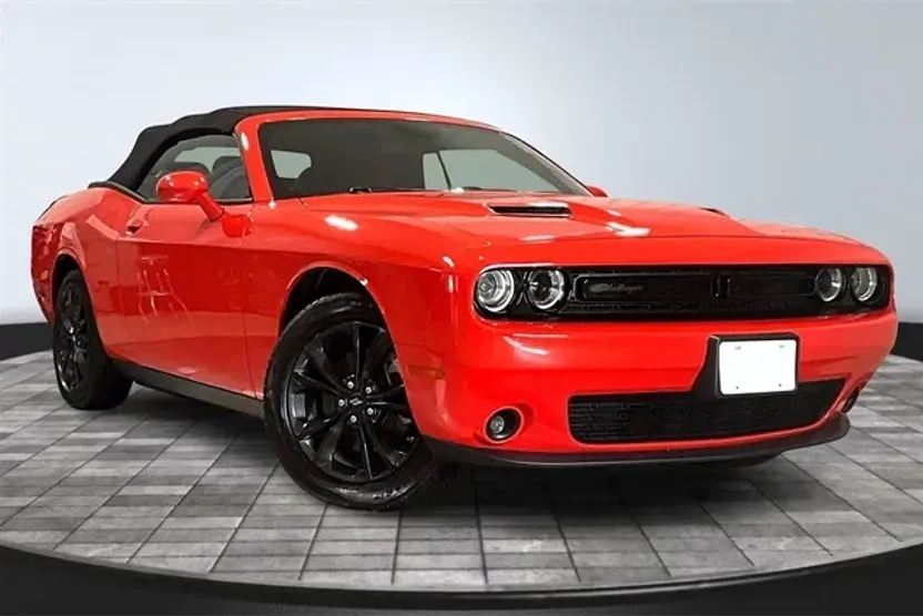 2022 Dodge Challenger SXT photo 1