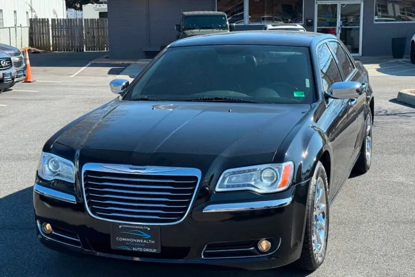 2014 Chrysler 300 C photo 1