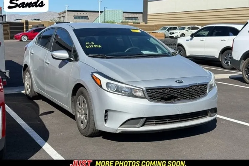 2017 Kia Forte LX Base photo 1