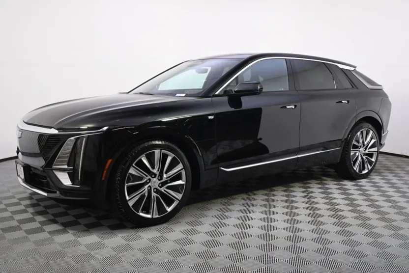 2025 Cadillac Lyriq Luxury photo 1