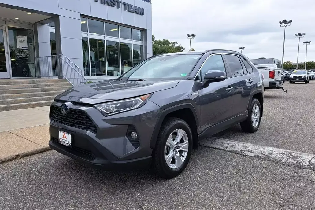 2021 Toyota RAV4 Hybrid XLE photo 1
