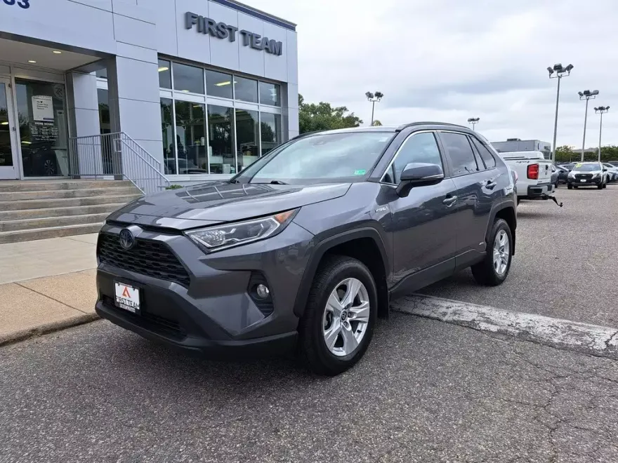 2021 Toyota RAV4 Hybrid XLE photo 1
