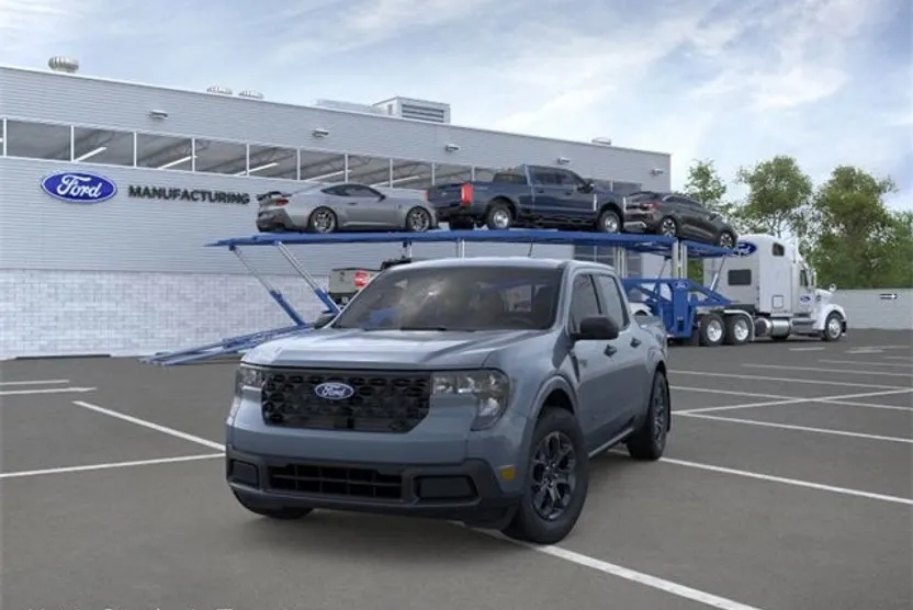 2025 Ford Maverick XLT photo 1