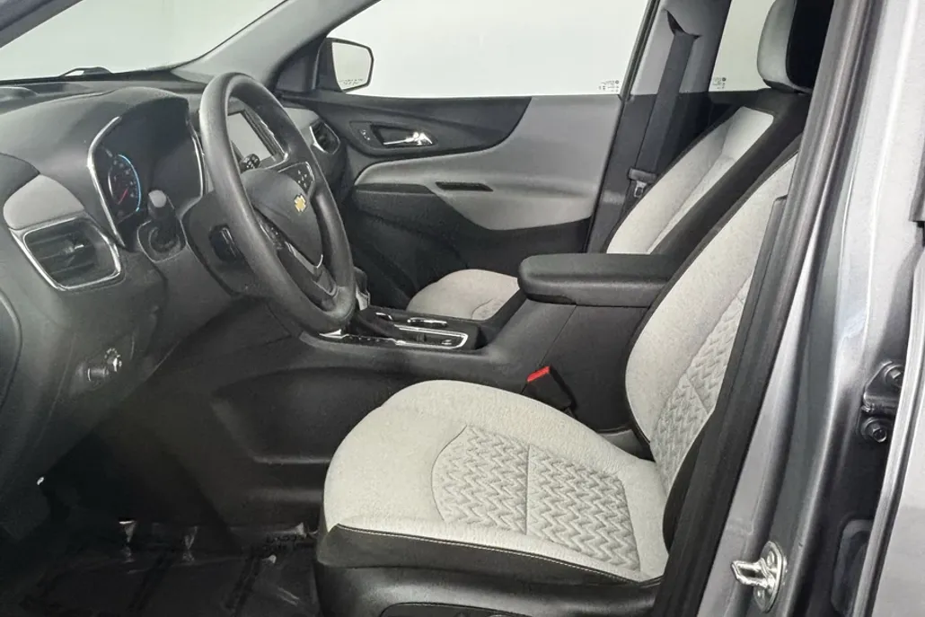 2024 Chevrolet Equinox LS photo 1