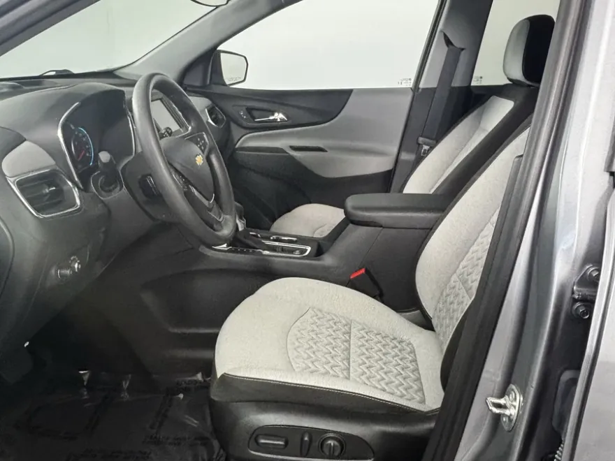 2024 Chevrolet Equinox LS photo 1