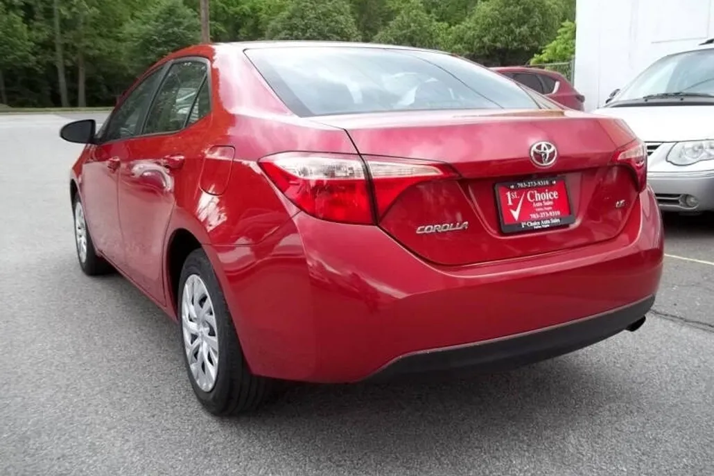 2018 Toyota Corolla LE photo 1
