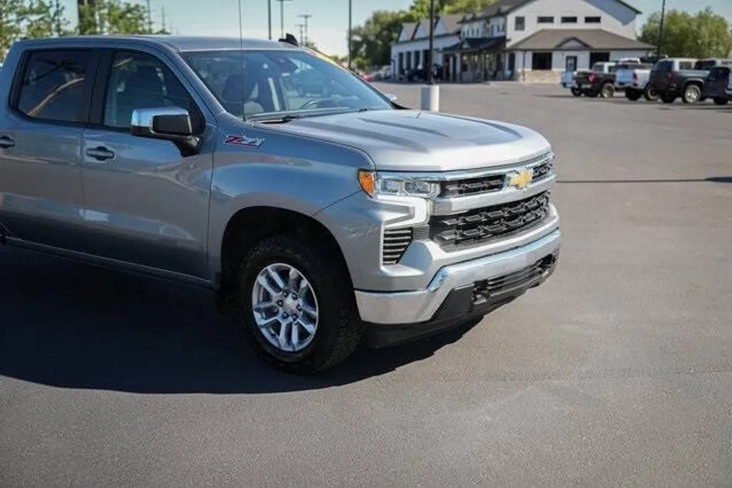 2024 Chevrolet Silverado 1500 LT photo 1