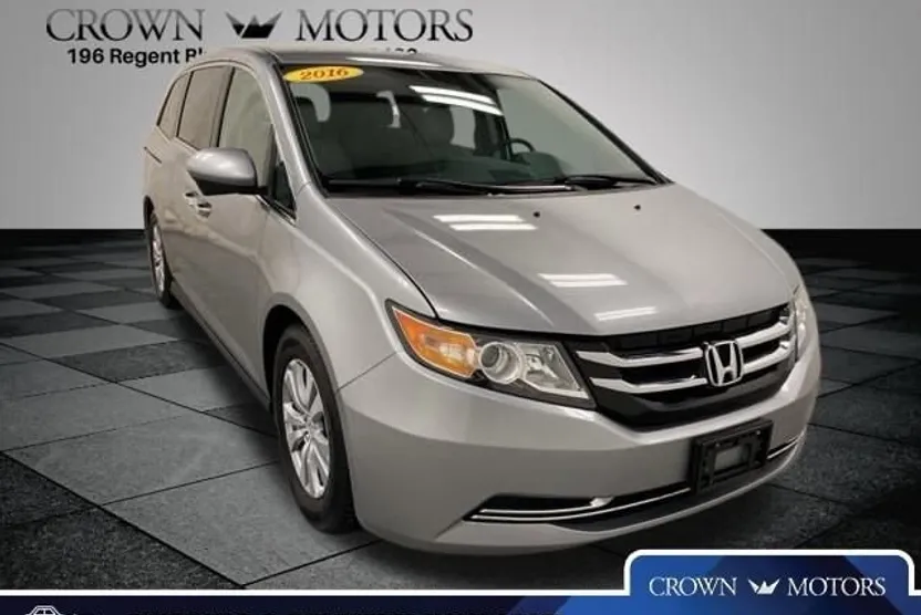 2016 Honda Odyssey SE photo 1