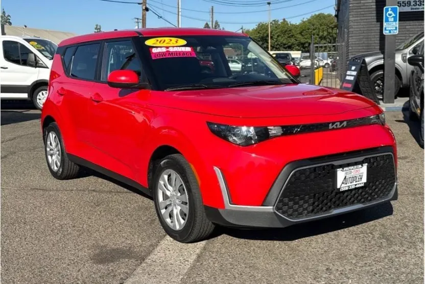 2023 Kia Soul LX photo 1