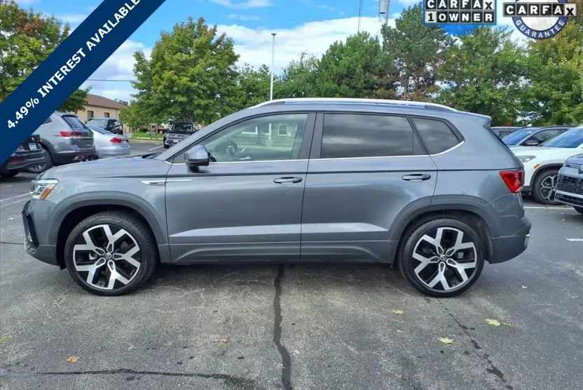 2022 Volkswagen Taos SEL photo 1