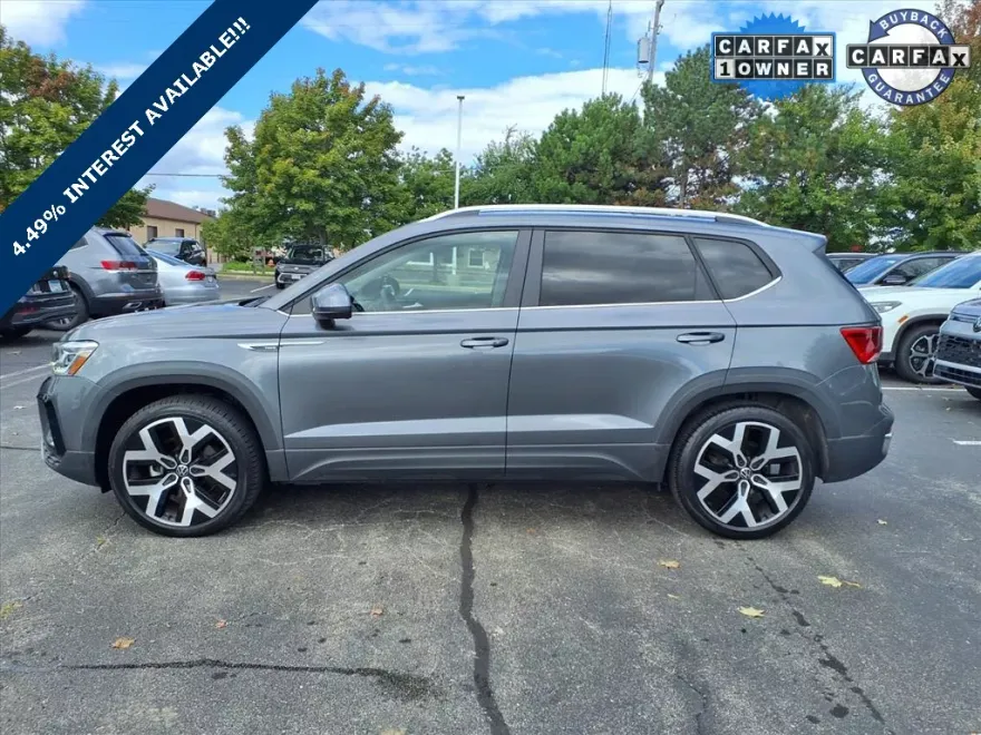 2022 Volkswagen Taos SEL photo 1