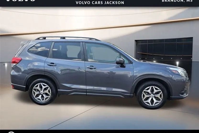 2022 Subaru Forester Premium photo 1