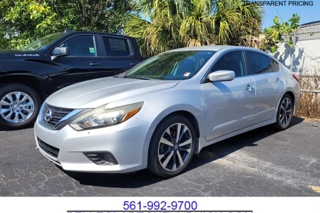 2017 Nissan Altima 2.5 SR photo 1