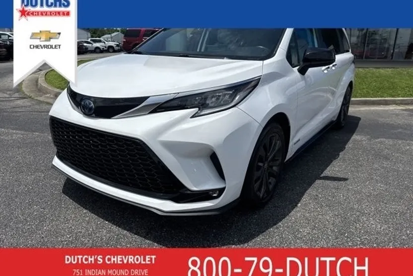 2021 Toyota Sienna XSE photo 1
