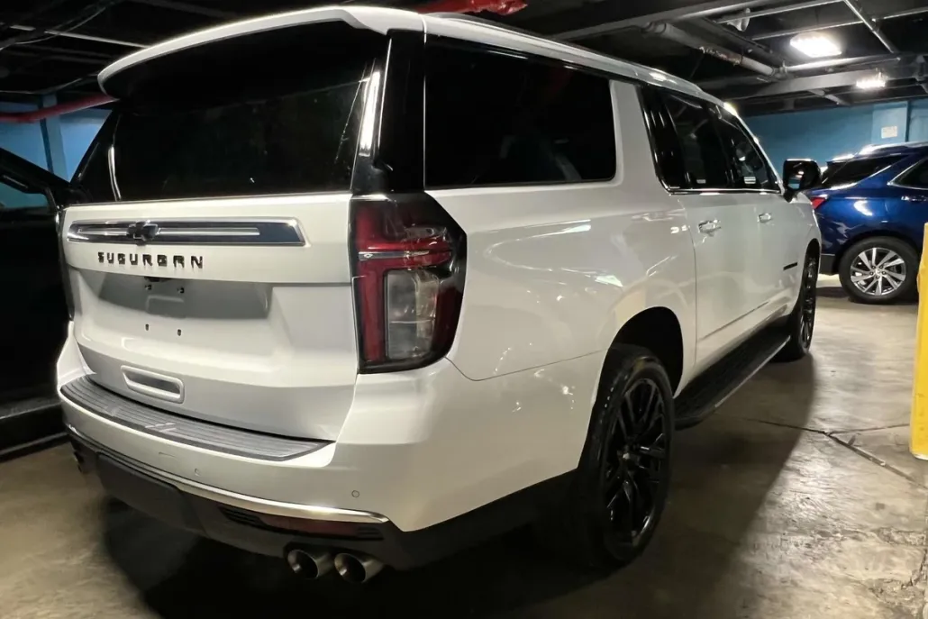 2023 Chevrolet Suburban High Country photo 1