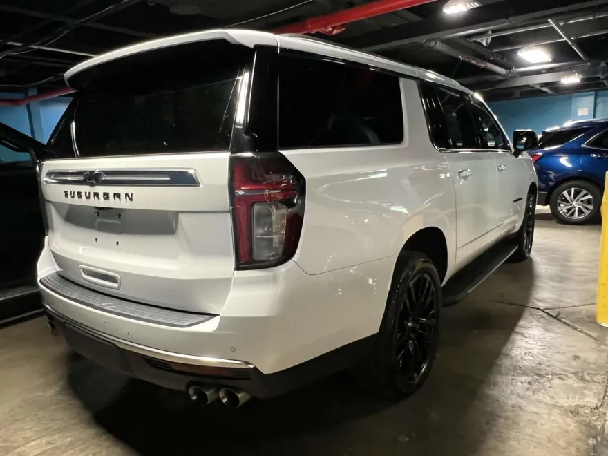 2023 Chevrolet Suburban High Country photo 1