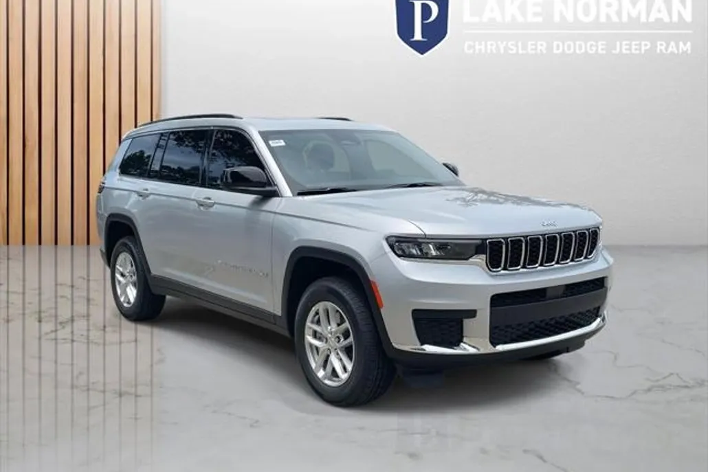 2025 Jeep Grand Cherokee Laredo photo 1