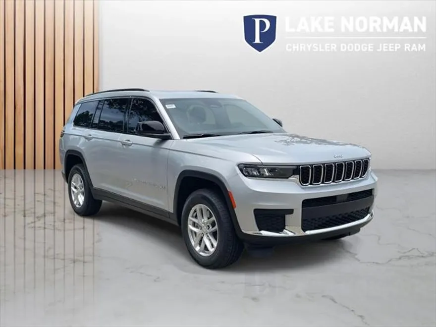 2025 Jeep Grand Cherokee Laredo photo 1