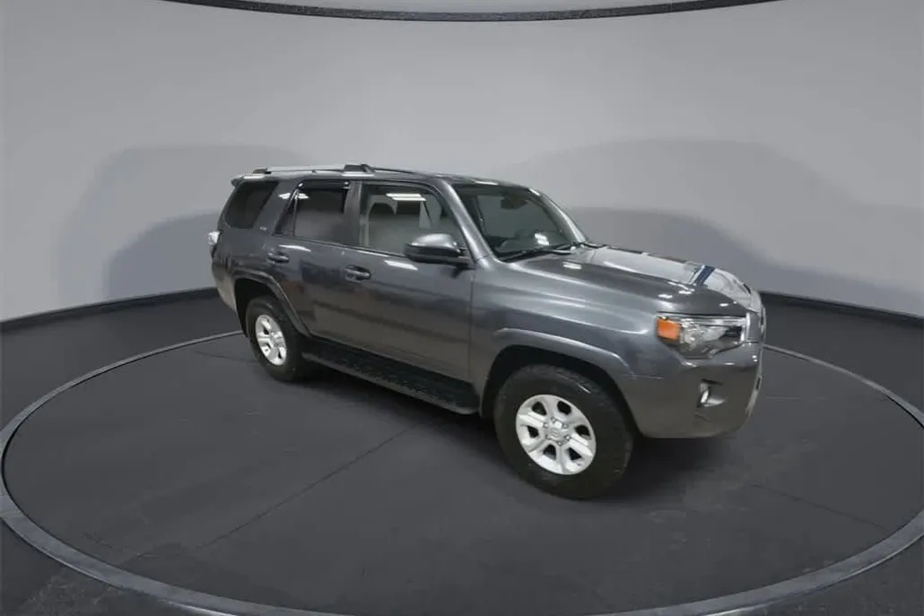 2020 Toyota 4Runner SR5 photo 1