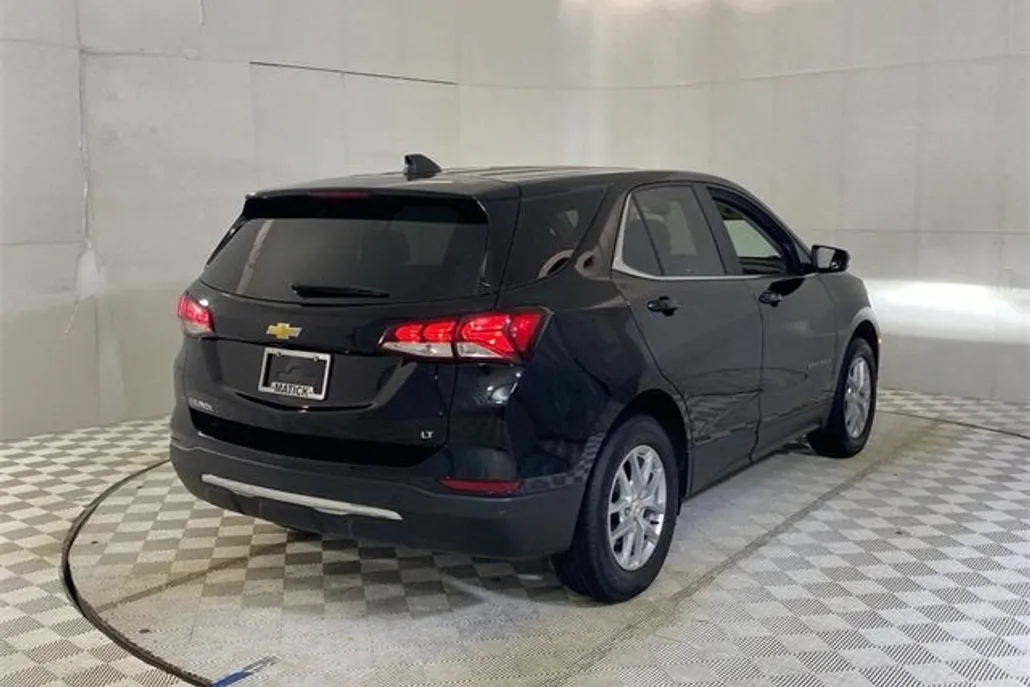 2023 Chevrolet Equinox LT photo 1