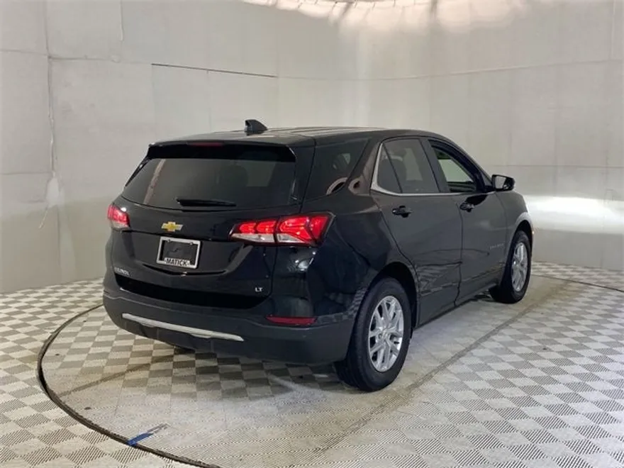 2023 Chevrolet Equinox LT photo 1