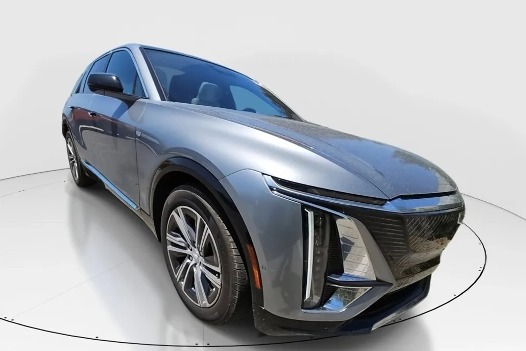 2024 Cadillac Lyriq Luxury photo 1