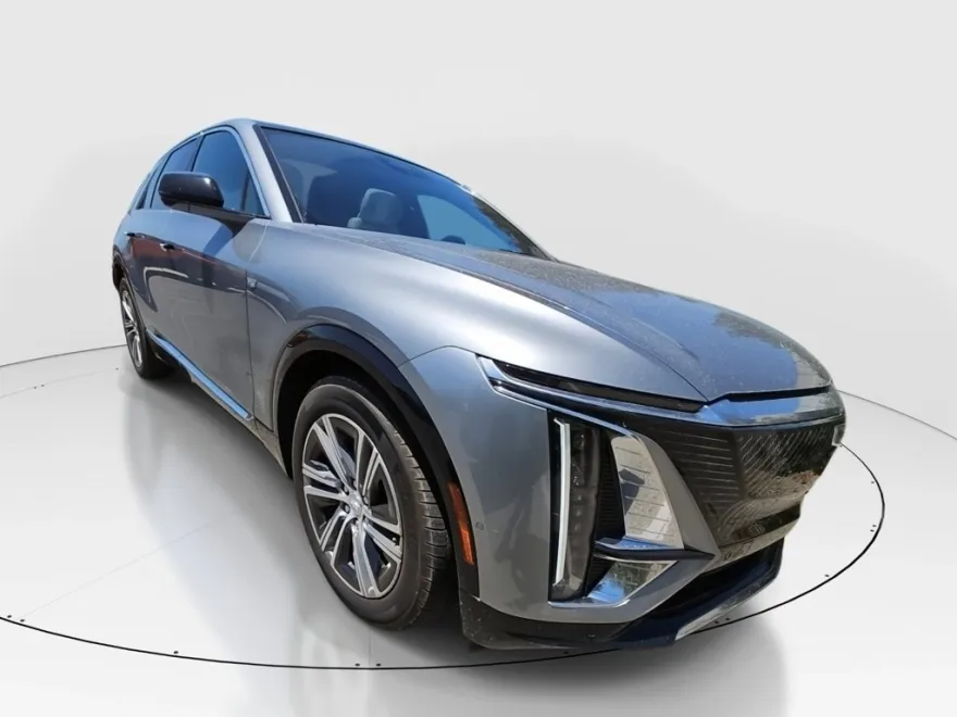 2024 Cadillac Lyriq Luxury photo 1