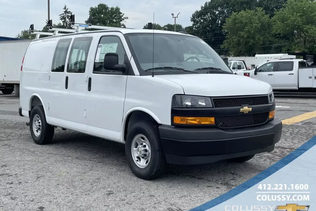 2025 Chevrolet Express Cargo 3500 photo 1
