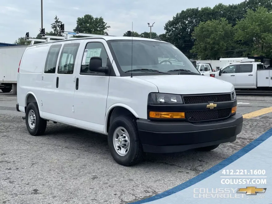 2025 Chevrolet Express Cargo 3500 photo 1