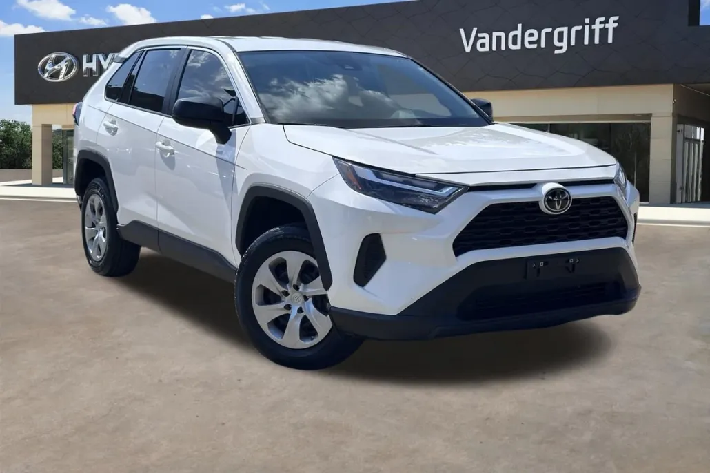 2023 Toyota RAV4 LE photo 1