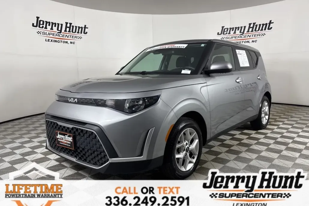 2023 Kia Soul LX photo 1