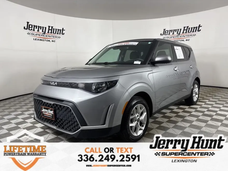 2023 Kia Soul LX photo 1