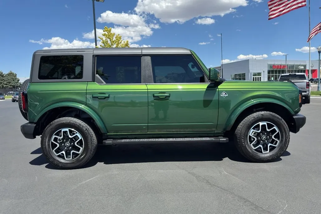 2023 Ford Bronco Outer Banks photo 1