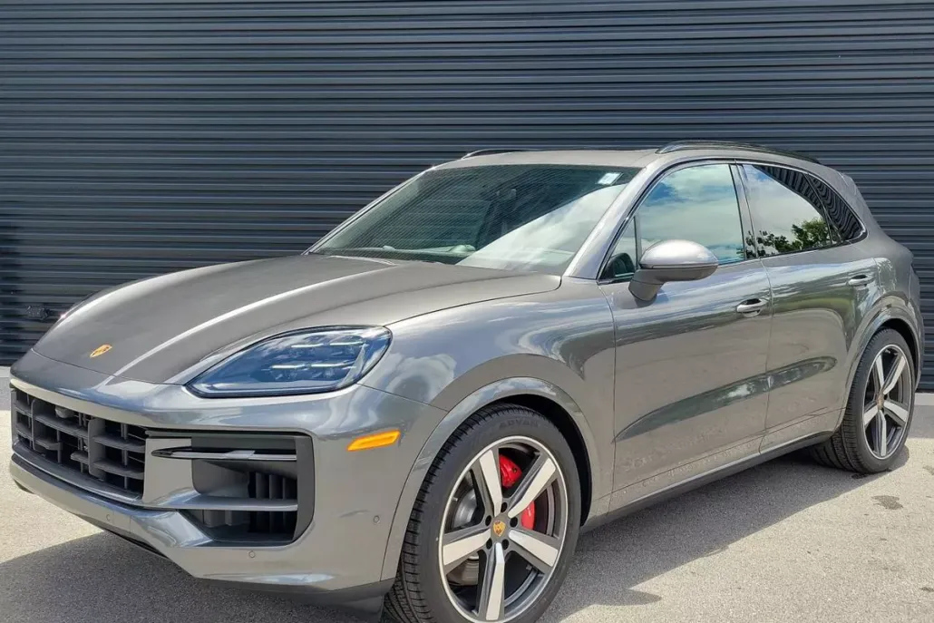 2025 Porsche Cayenne S photo 1