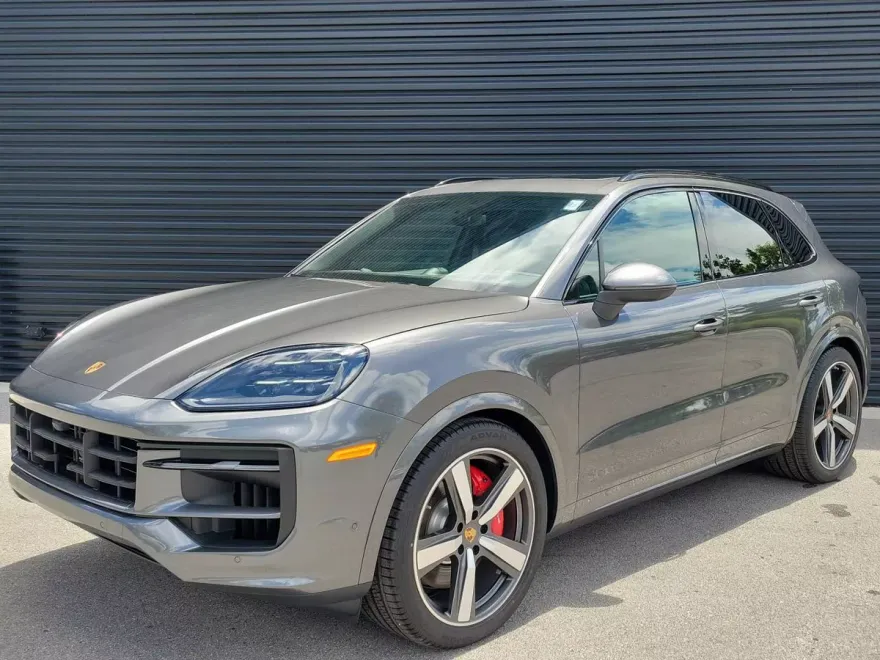 2025 Porsche Cayenne S photo 1