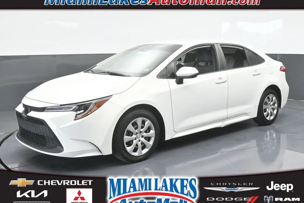 2020 Toyota Corolla LE photo 1