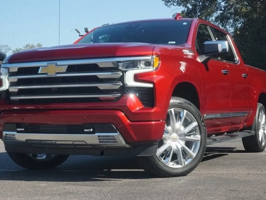 2023 Chevrolet Silverado 1500 High Country photo 1