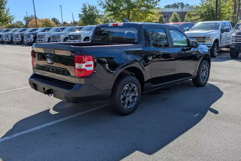 2025 Ford Maverick XLT photo 1