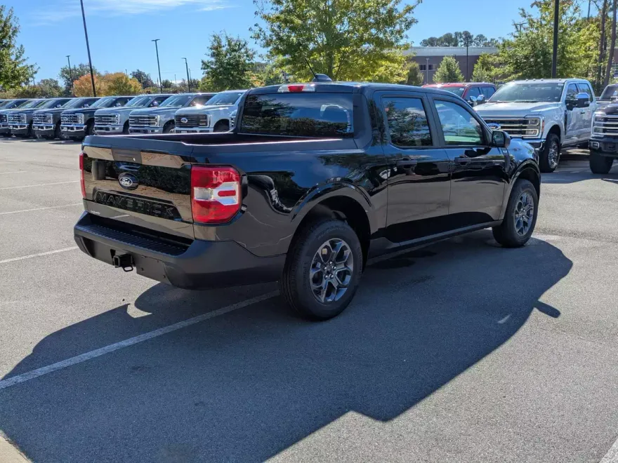 2025 Ford Maverick XLT photo 1