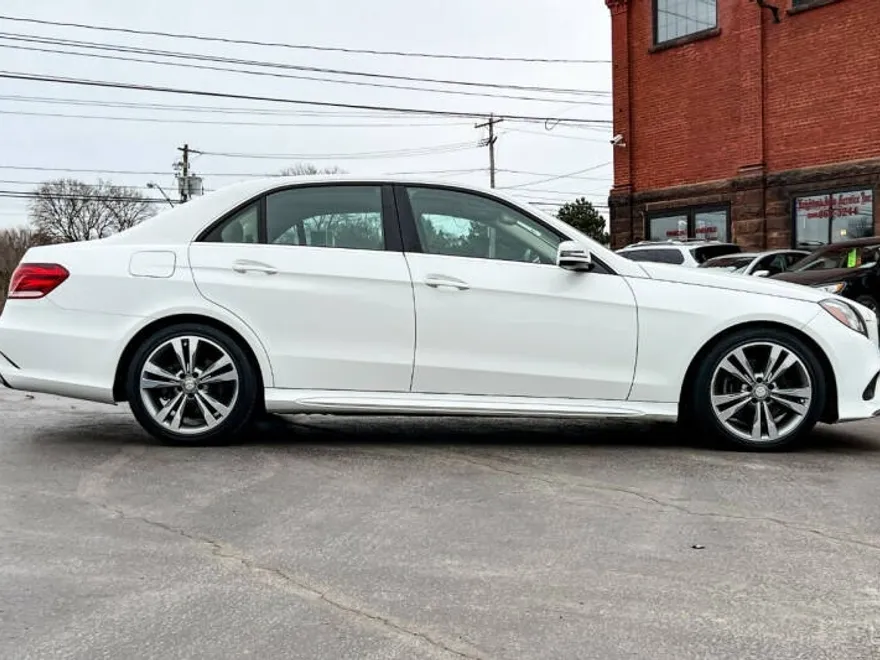 2016 Mercedes Benz E 350 4MATIC photo 1