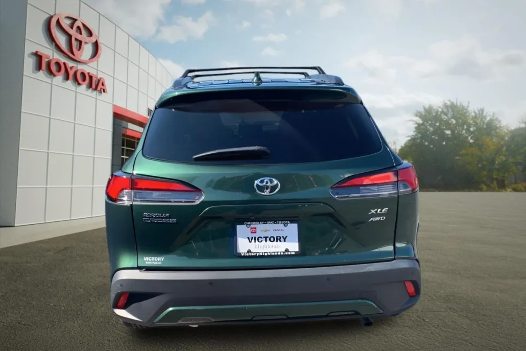 2022 Toyota Corolla Cross XLE photo 1
