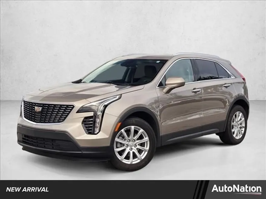 2023 Cadillac XT4 Luxury photo 1