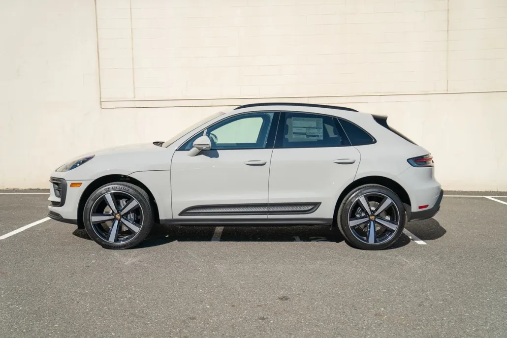 2026 Porsche Macan T photo 1
