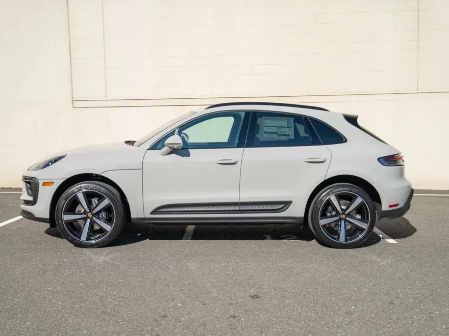 2026 Porsche Macan T photo 1